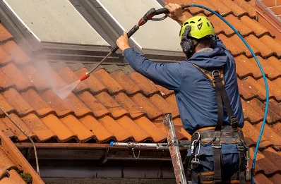 Démoussage et hydrofuge de toiture à Rieupeyroux